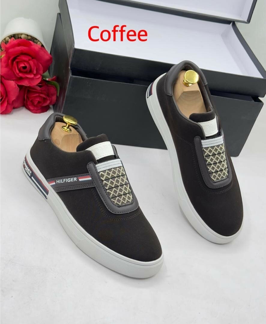 TOMMY HILFIGER COFFEE AND WHIT