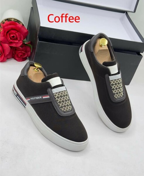 TOMMY HILFIGER COFFEE AND WHIT