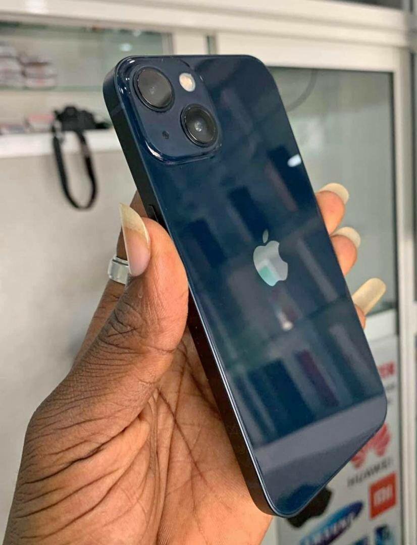 iPhone 13 simple noir