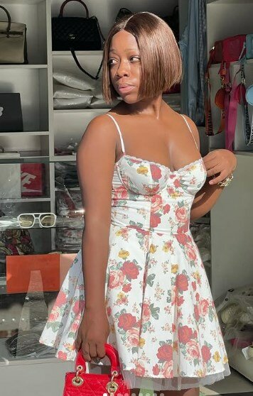  Light dress with floral print, elegant