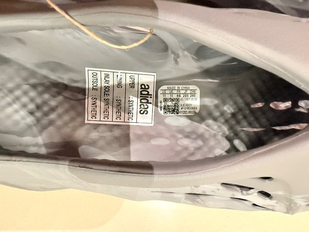 Original adidas yezzy Foam