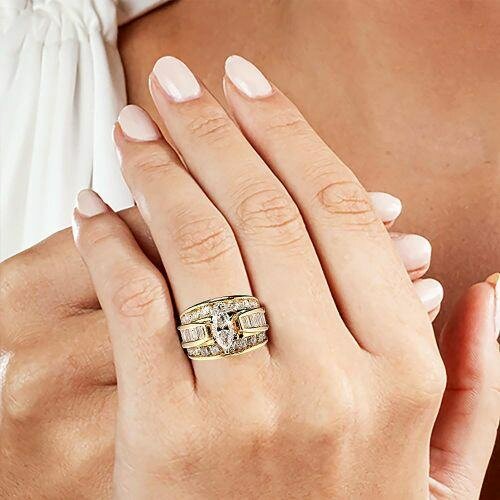 Bague en or avec cristaux étincelants