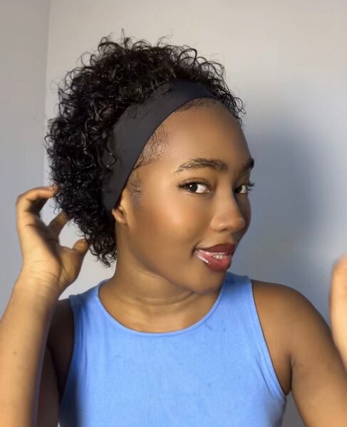 Perruque bandeau bouclée