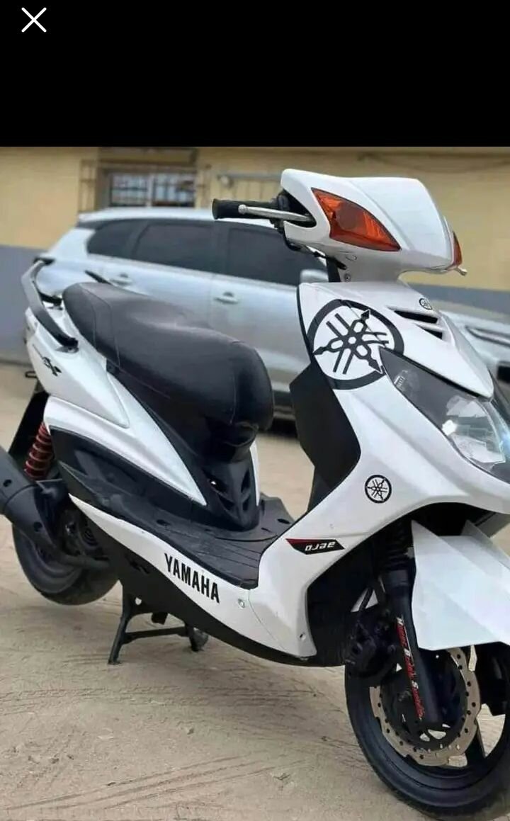Scooter Yamaha élégant blanc