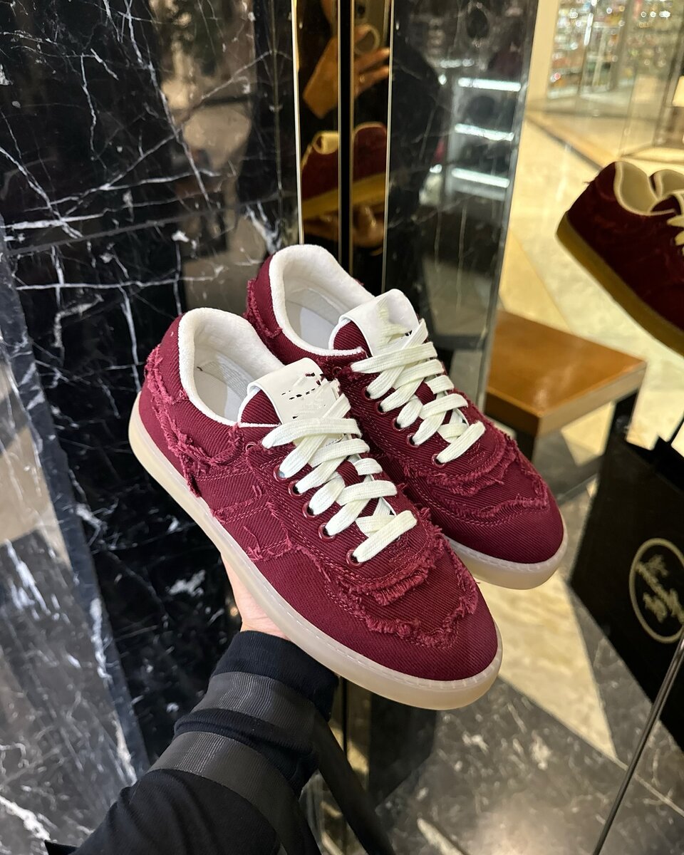 Качественные кроссовки