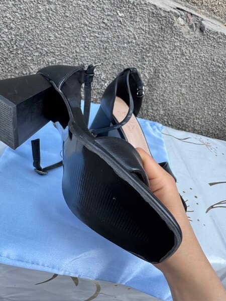 Продаю босоножки