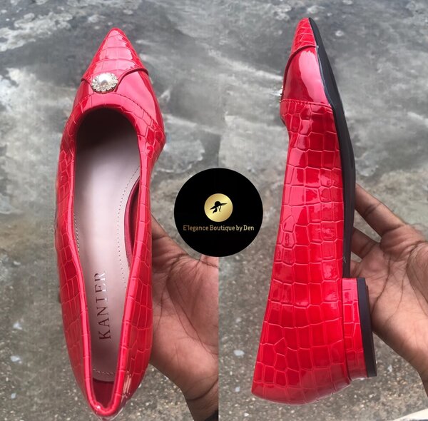 Ballerines en cuir verni chic