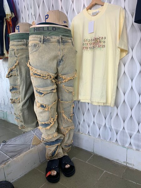 Jeans déchirés tendance