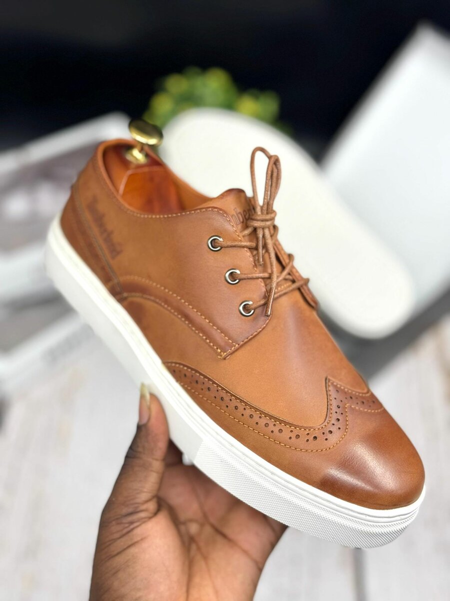 TIMBERLAND BROWN AND WHITE