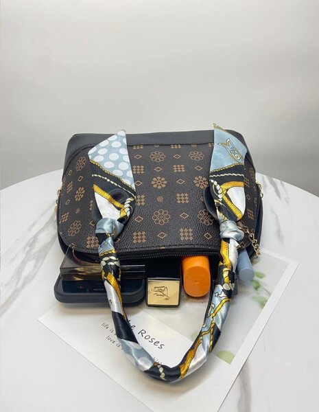 Sac à main avec foulard