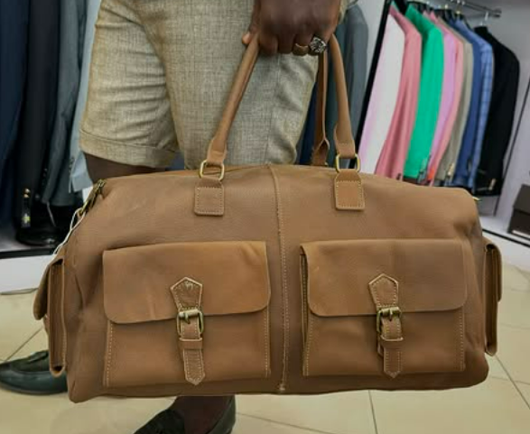  GENUINE LEATHER TRAVEL BAG