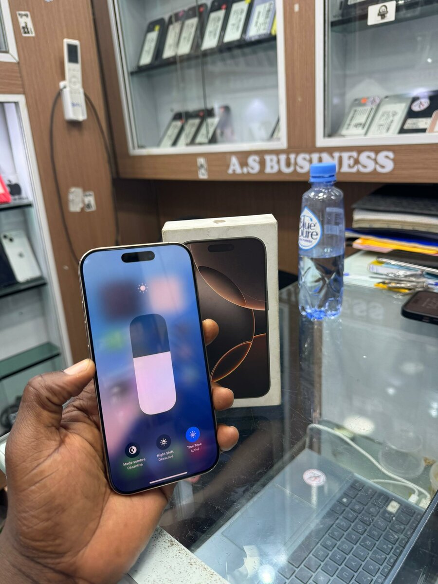 16 pro 128 giga avec carton