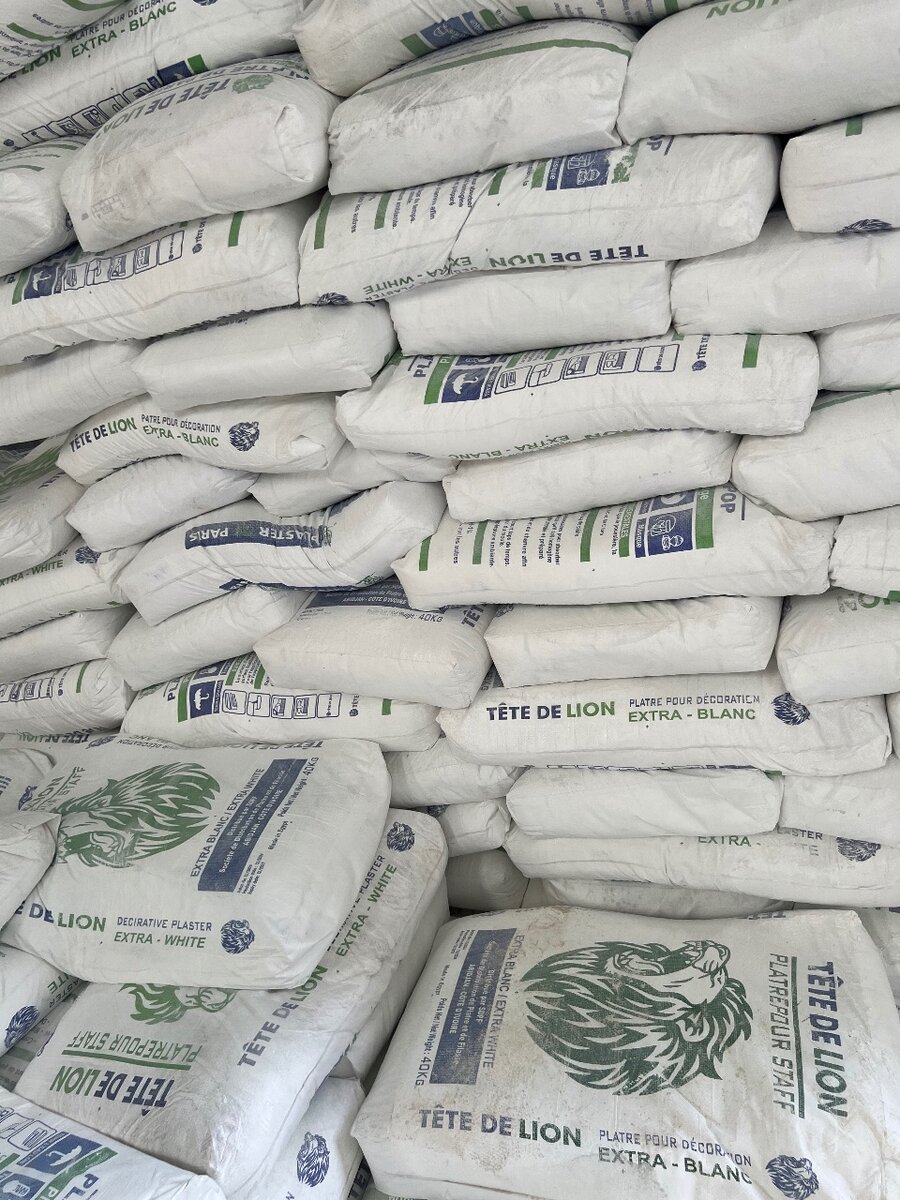 Platre et colle à carreaux