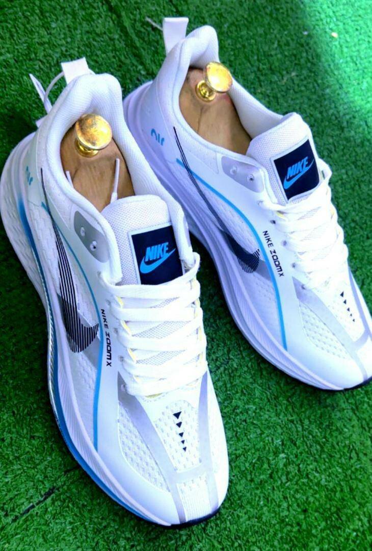 Chaussures de sport Nike blanches