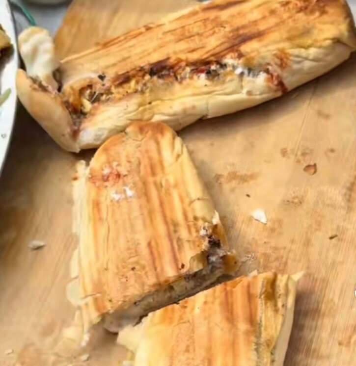Délicieux panini grillé