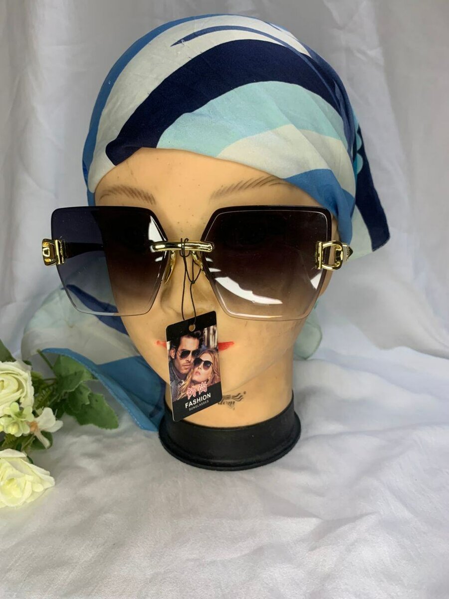 Lunettes de soleil carrées chic