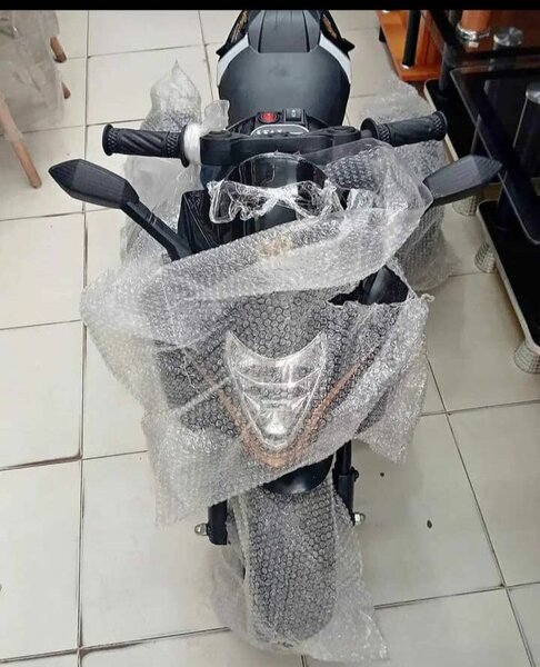 Moto Yamaha noir neuve