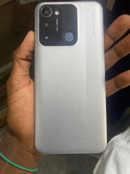 Tél  Android Tecno spark 8c