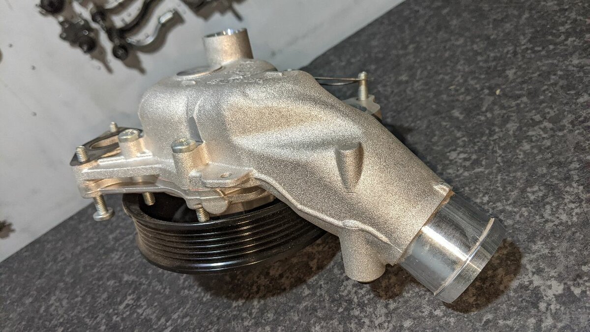 Engine water pump assembly For RANGE ROVER SPORT SVR V8 2025