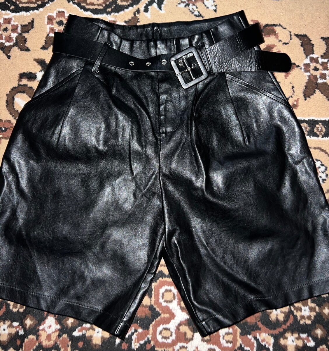 Кожаная шорта
