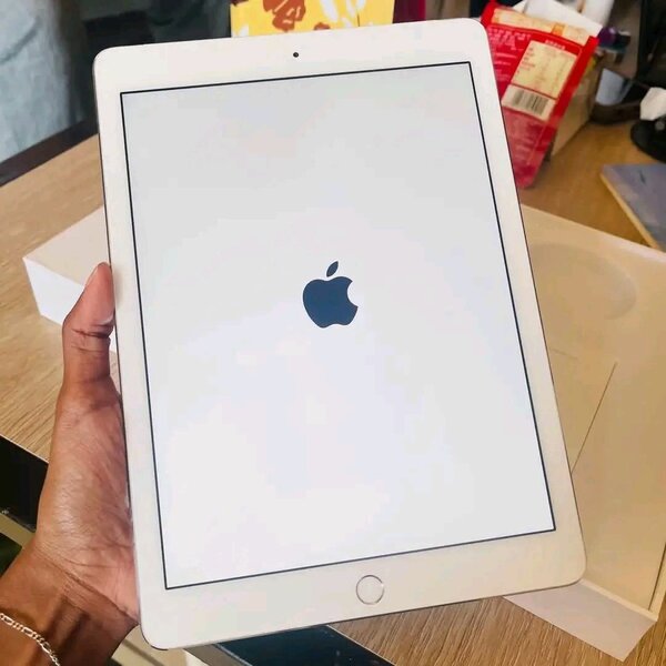 iPad Wi-Fi 32GB Or Doré