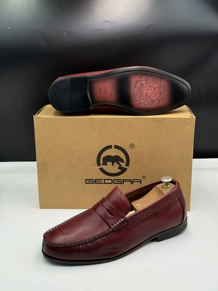 Mocassins en cuir bordeaux
