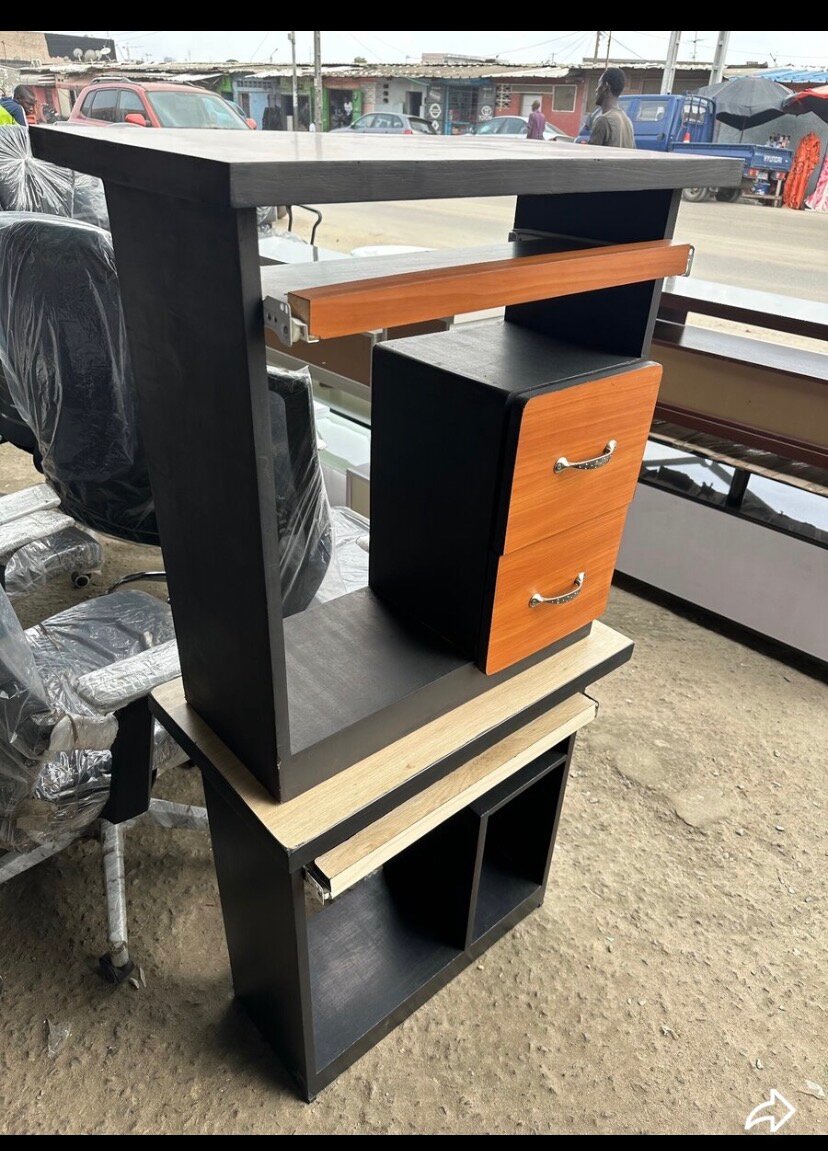 Bureau compact en bois moderne