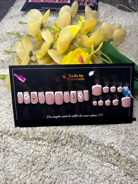 Ongles Précollés Design Fleur