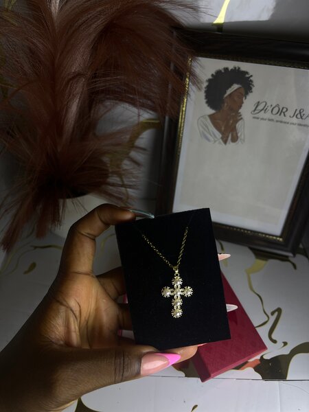 Collier Croix Étincelant