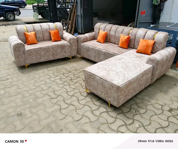 Salon moderne en tissu beige