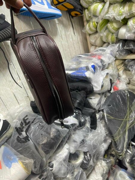 Trousse de toilette en cuir