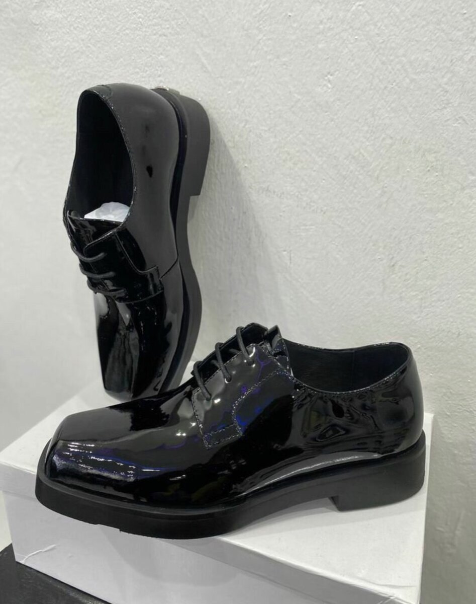 GIVENCHY LUXURY LOAFER