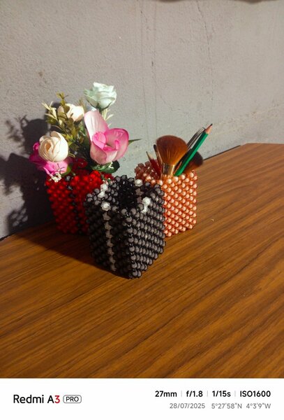 Vase décoratif en perles