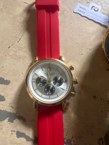 Montre chronographe sportive rouge