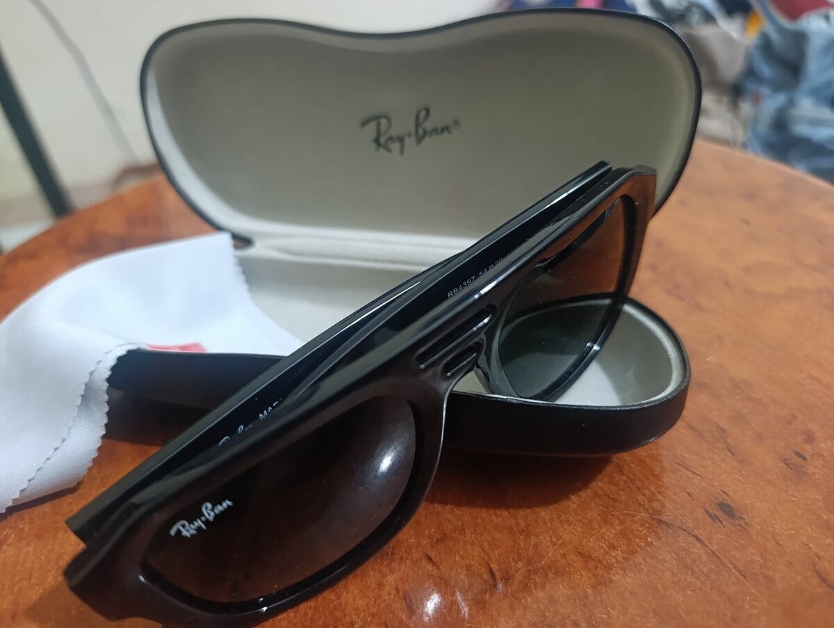Lunettes Ray-Ban élégantes UV