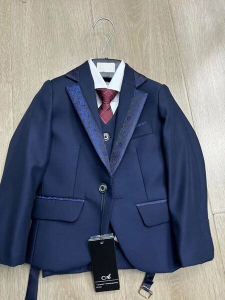 Costume élégant pour garçon