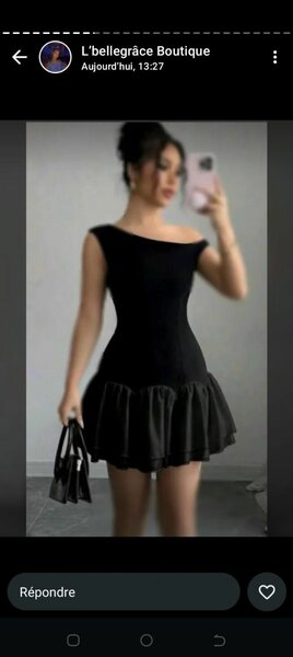 Robe Noire Évasée Élégante