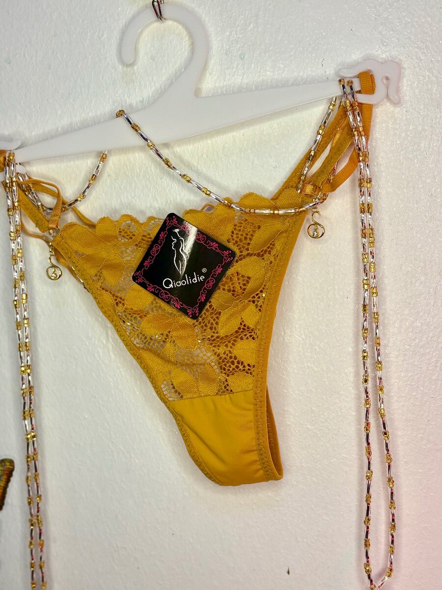 String sexy en dentelle avec perles