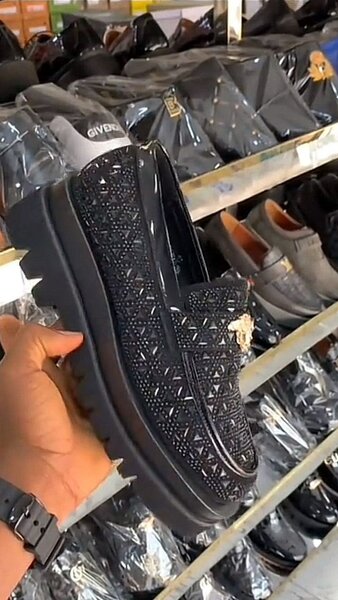 Loafers élégants en cuir noir