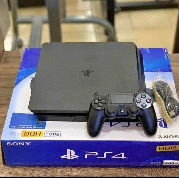 Play station 4(ps4) slim 7 Games One controller 500GB