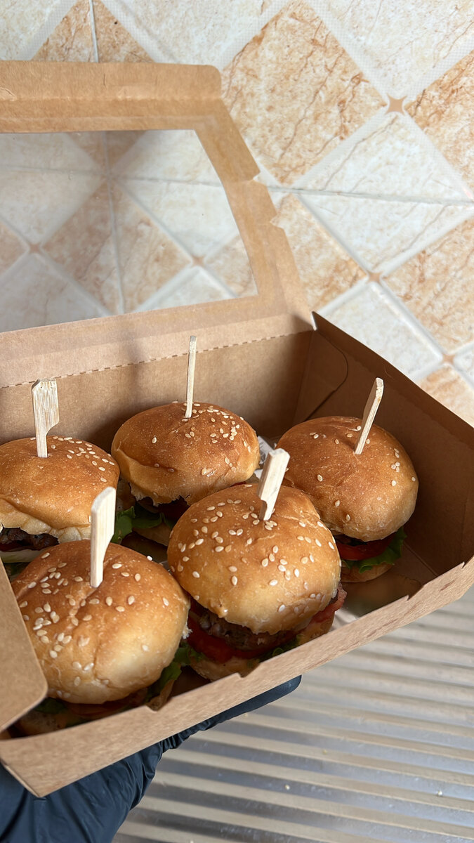 5 minis burgers