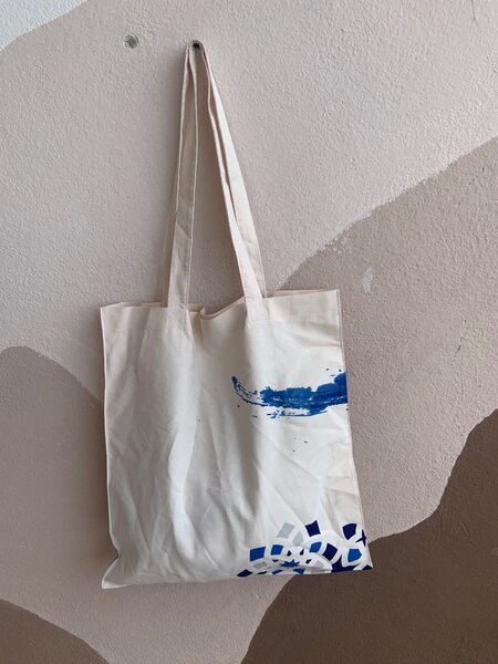 Tote bag