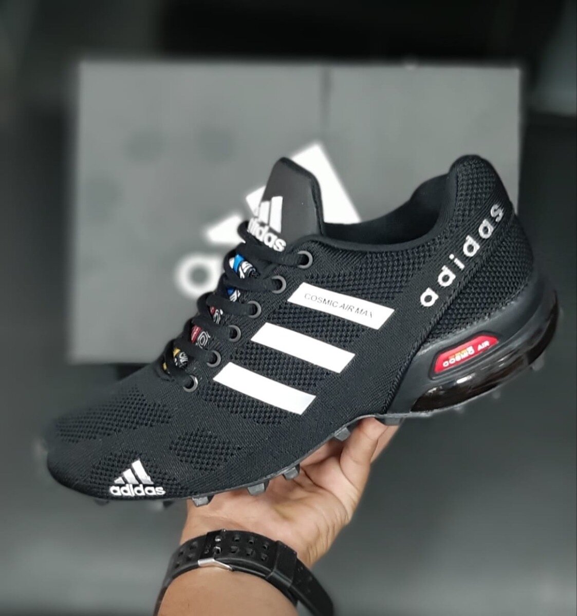 Chaussures de sport noires Adidas