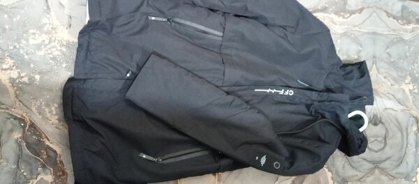 Продаю куртку мужскую новая