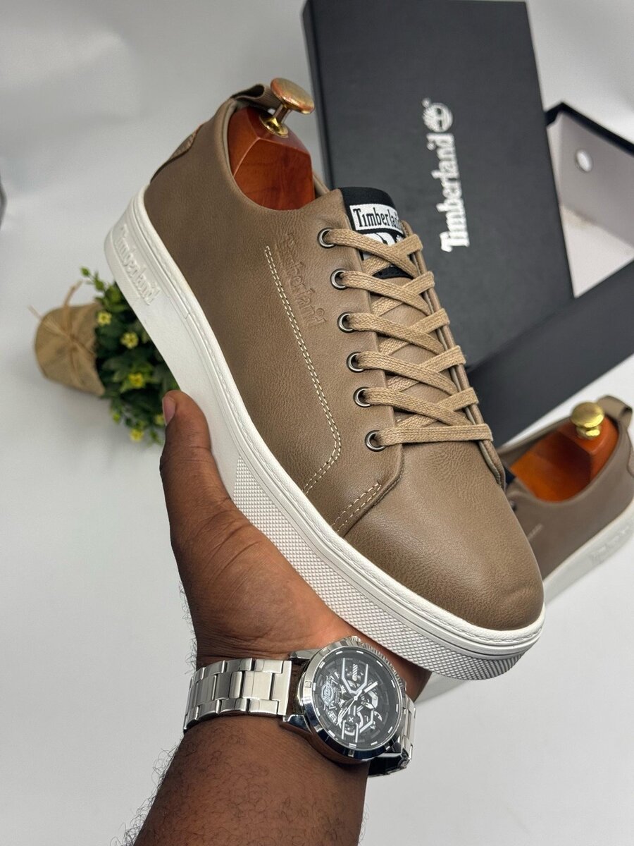 TIMBERLAND BEIGE AND WHITE