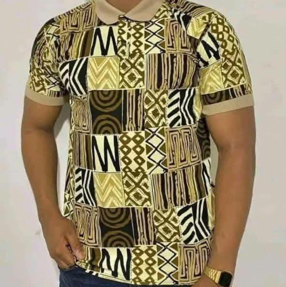 Polo à motifs géométriques