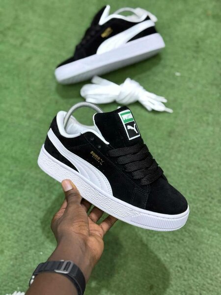 Baskets noires en daim élégantes