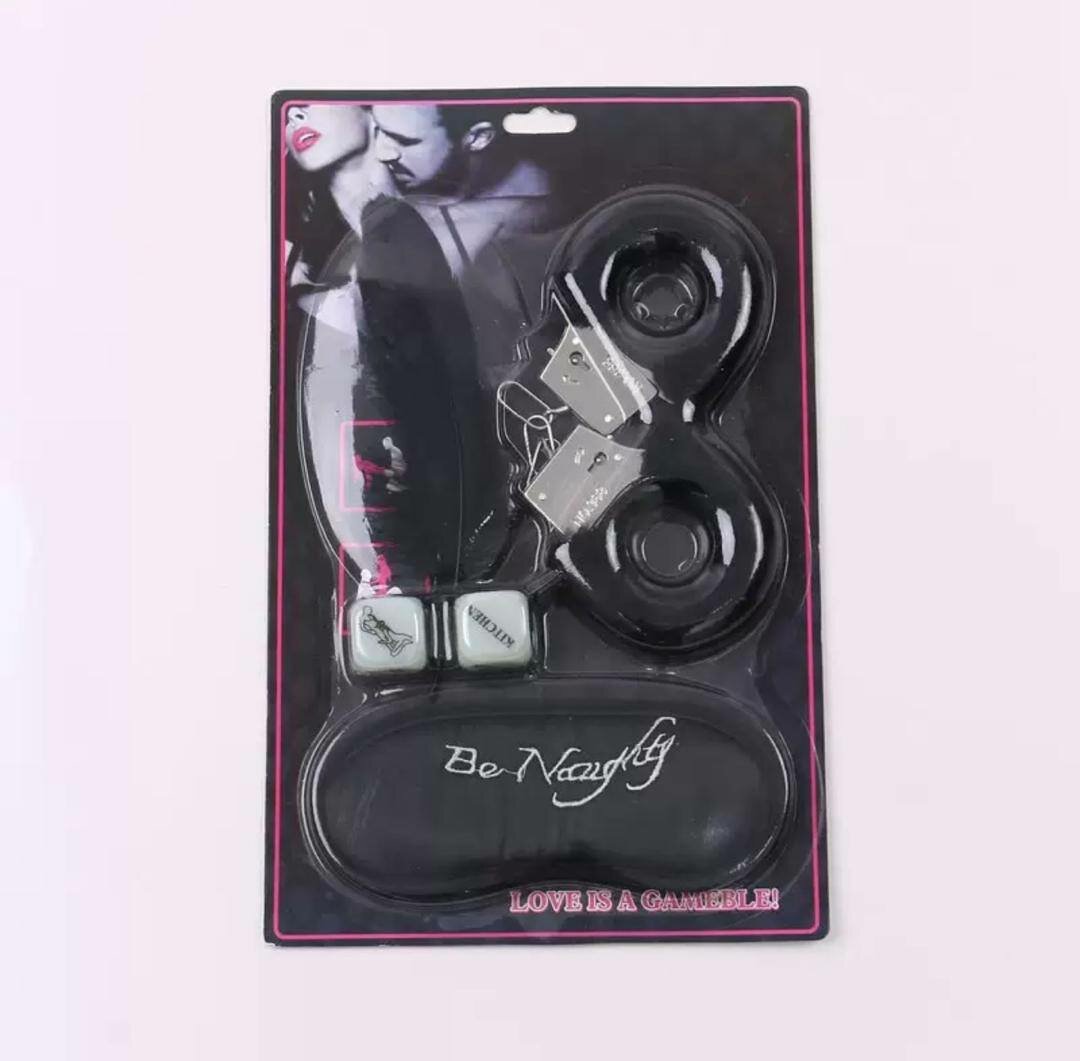 Set coquin avec menottes et plume
