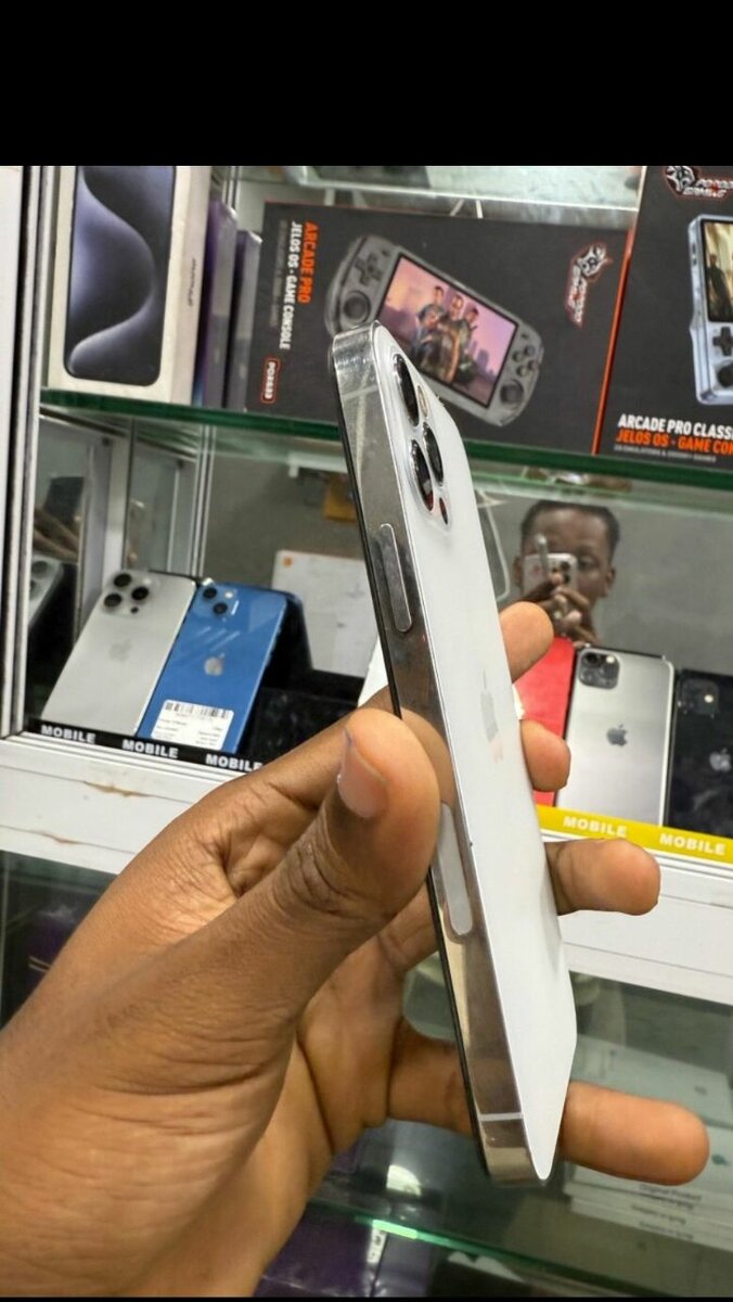 Smartphone moderne avec triple caméra