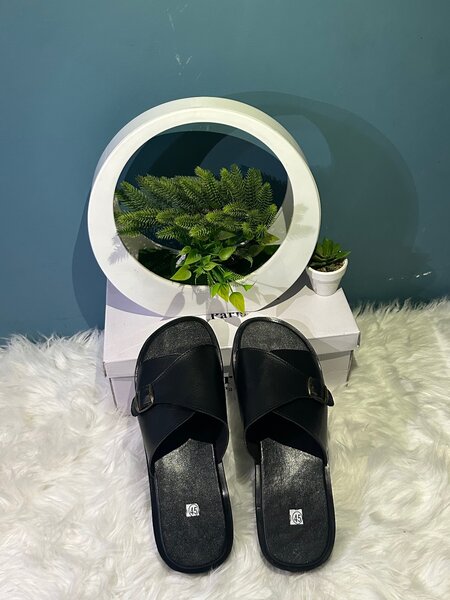 Sandales en cuir noir élégantes